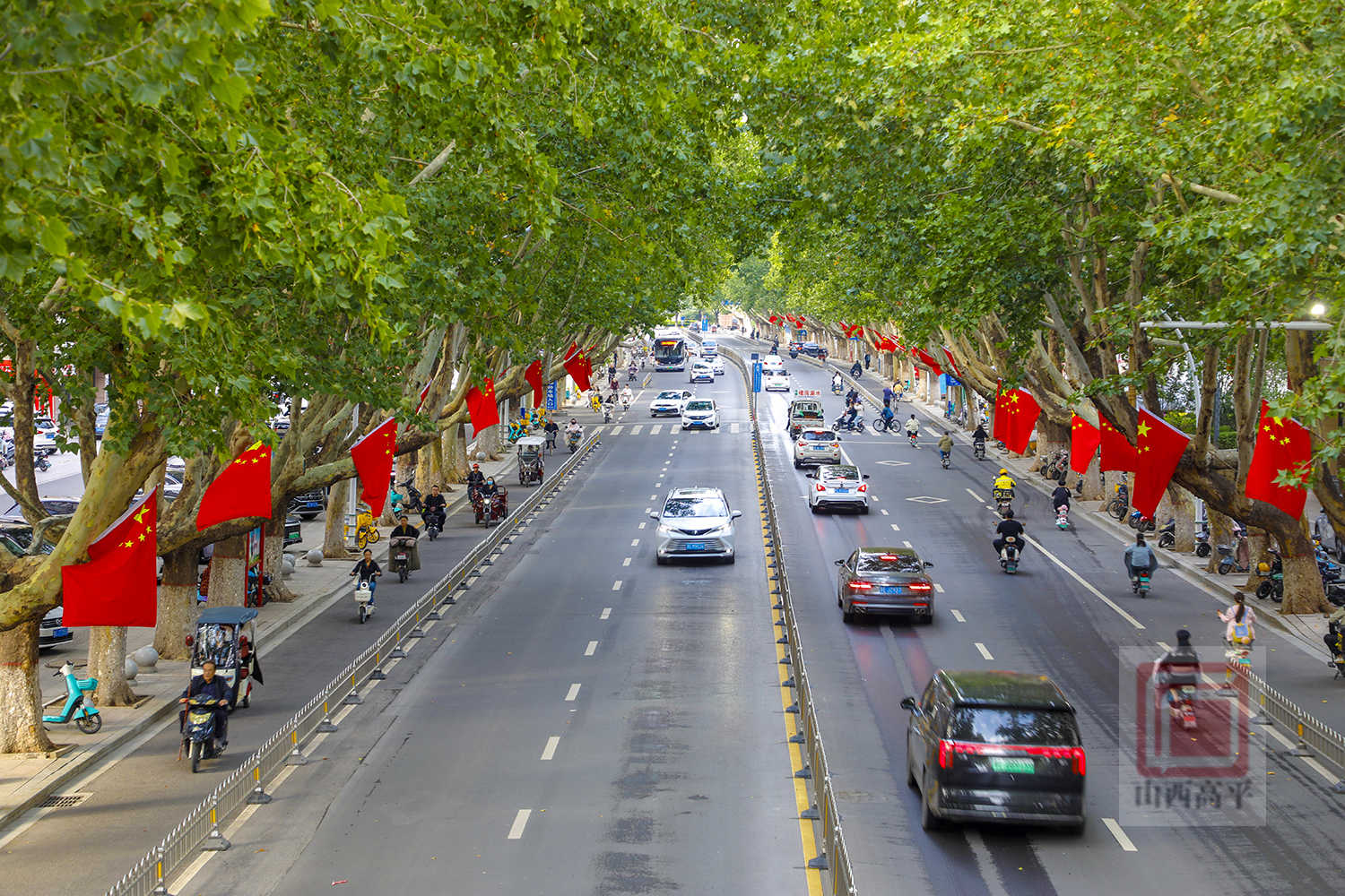 超燃！國旗飄揚 高平滿城盡染“中國紅”